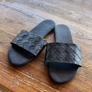 Black cross sandals
